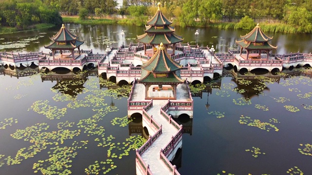 美丽的空中中式建筑在泰国古城，从上面看，Muang Boran视频下载