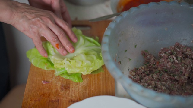 卷心菜卷的制作过程视频素材