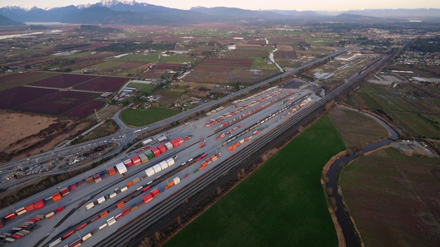 Lougheed公路集装箱设施，Pitt Meadows BC视频素材