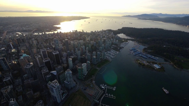 加拿大广场温哥华市中心和斯坦利公园鸟瞰图视频素材