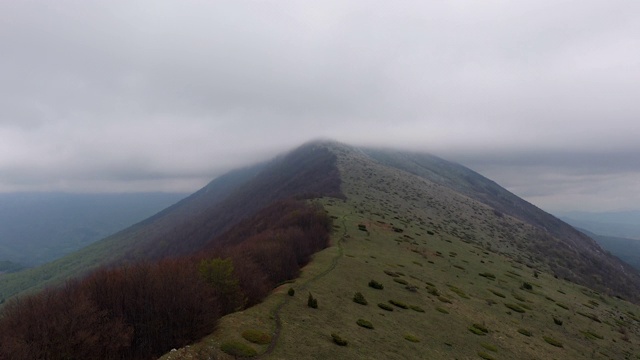 雄伟的山峰视频素材