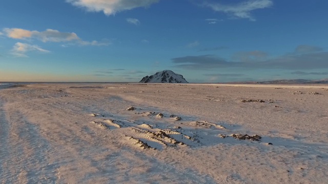 鸟瞰图冰冻景观与火山岩石的背景冰岛视频素材