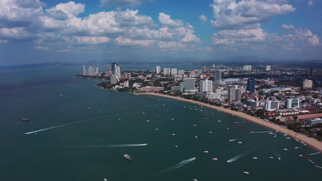 鸟瞰图芭堤雅海滩芭堤雅市，春武里省附近曼谷，泰国视频下载