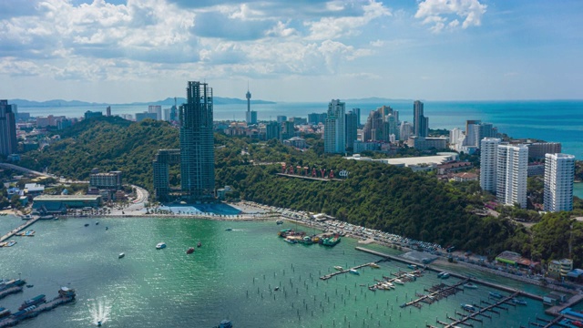 泰国曼谷附近的芭堤雅市春武里省的芭堤雅海滩鸟瞰图视频素材