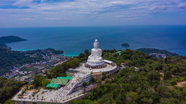 普吉岛大佛在泰国普吉岛的山顶上视频下载