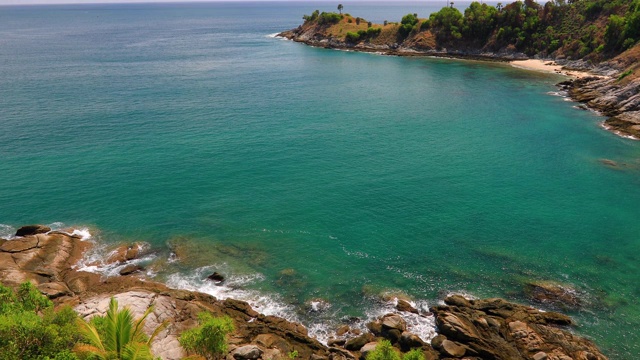 美丽的海景在蓬贴海角的观点在普吉岛，泰国。视频素材