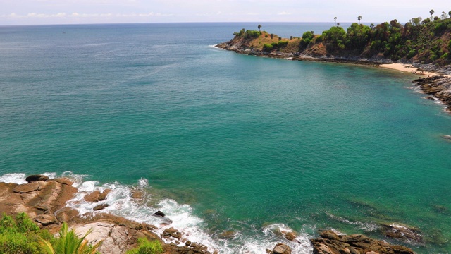 美丽的海景在蓬贴海角的观点在普吉岛，泰国。视频素材