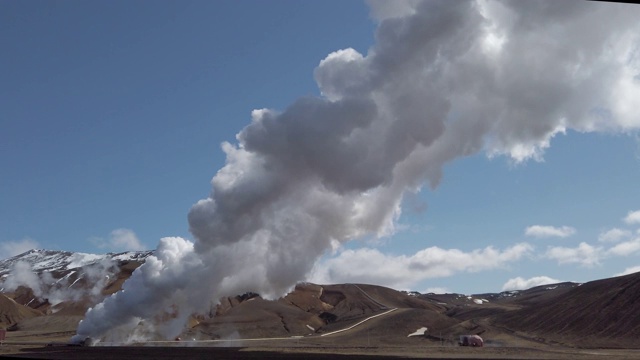 冰岛Hverir Myvatn地热地区的地热设施，有沸腾的泥塘和冒蒸汽的喷气孔视频素材