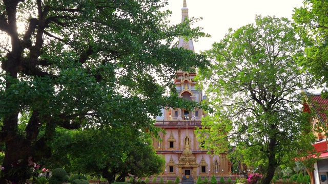 泰国普吉岛查隆寺。视频素材