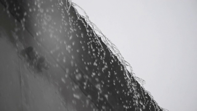 屋顶雨水视频素材