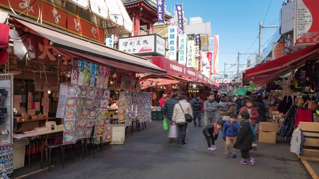 延时:行人拥挤的购物在美代子市场上野东京视频素材