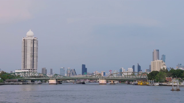 泰国曼谷，湄南河和纪念桥的背景视频素材