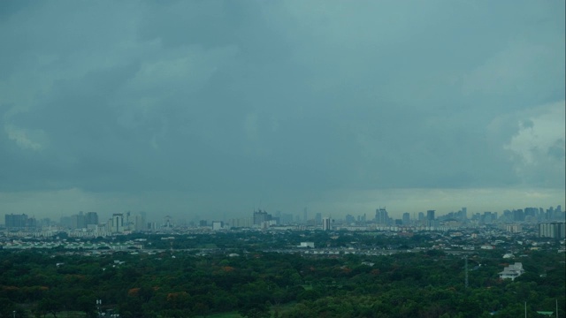 泰国曼谷，乌云随雨移动视频素材