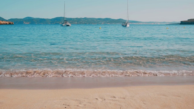 夏天的巴利阿里岛伊比沙卡拉巴萨海滩视频素材