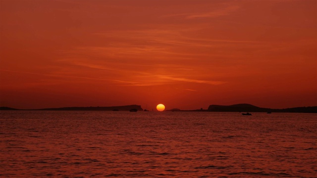 太阳在海上沉入地平线视频下载