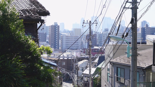 2019年2月3日，镜头拍摄了日本东京高田丰岛区早期昭和时期的高田藤崎(藤井坡)地区的城市景观。视频素材