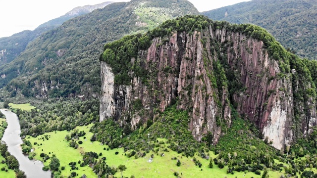 Coyhaique的英国松饼山视频素材