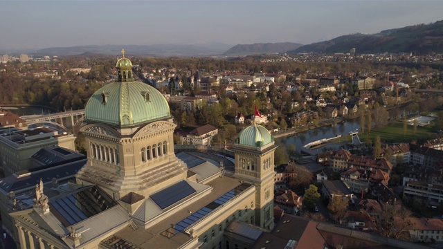 Bern Bundeshaus全景城市景观-空中4K视频素材