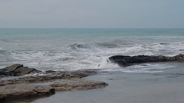 暴风雨的里海。视频素材