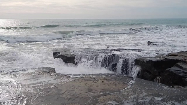 暴风雨的里海。视频素材