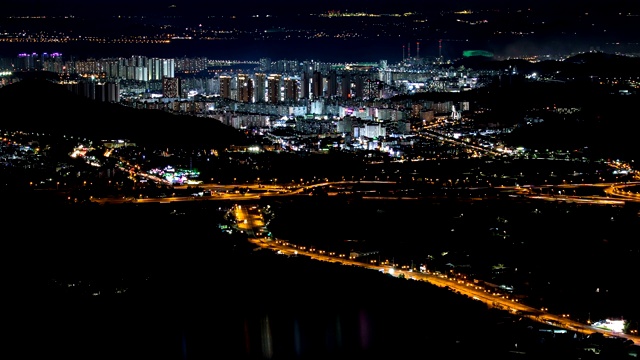 夜间城市交通/韩国视频素材