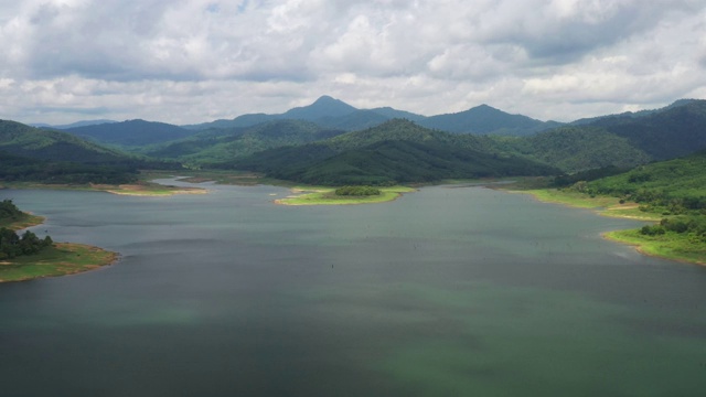 泰国南部大坝中的河流鸟瞰图视频素材