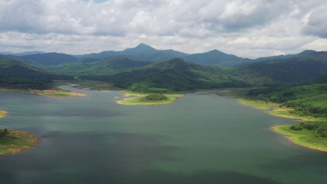 泰国南部大坝中的河流鸟瞰图视频素材