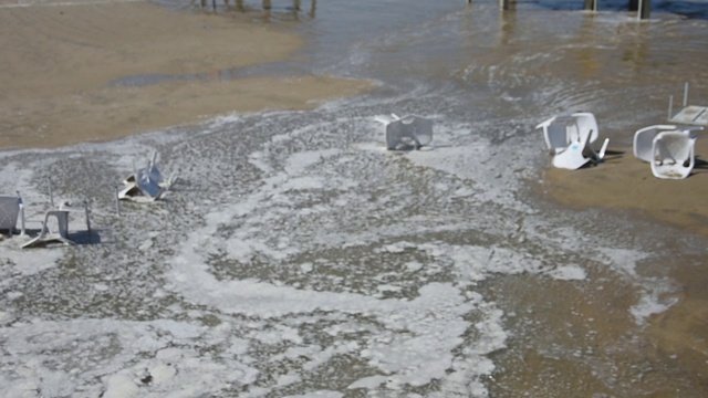 海啸在海滩视频素材