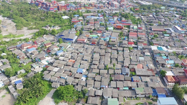 村舍屋顶鸟瞰图。泰国曼谷市中心的住宅楼。亚洲的城市。建筑景观背景。前视图。视频素材