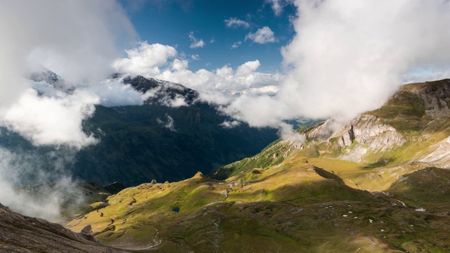 戏剧性的天气与移动云在高阿尔卑斯山峰在奥地利泰洛山脉视频下载