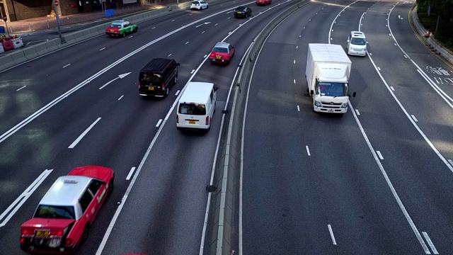 高角度视角的交通在一个城市道路，香港视频素材