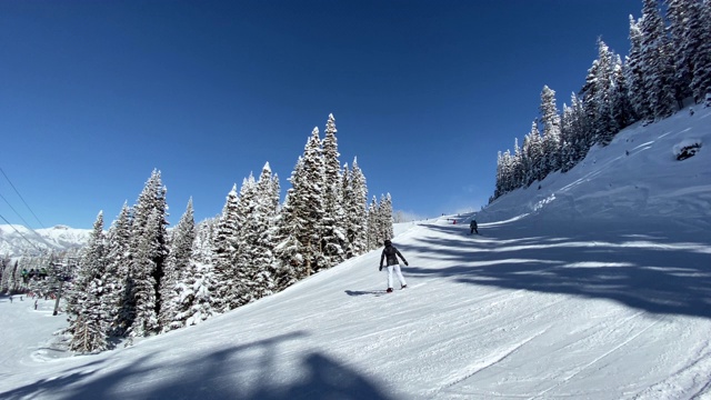 特柳赖德的滑雪场有美丽的蓝天视频素材