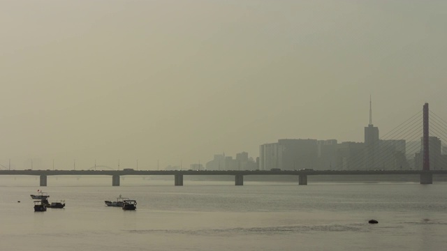 阳光明媚的一天杭州城市滨江交通大桥时光流逝全景4k中国视频素材