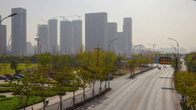 白天时间杭州滨江新城交通湾路延时全景4k中国视频素材