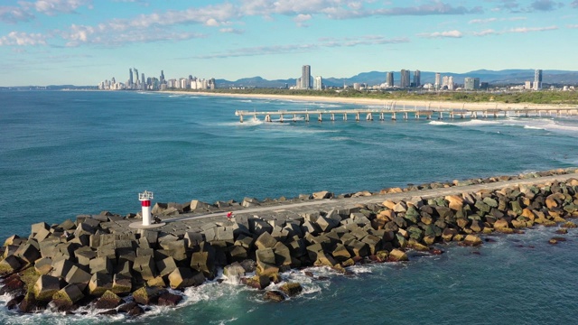 鸟瞰图黄金海岸航道和吐痰，黄金海岸，昆士兰，澳大利亚视频素材