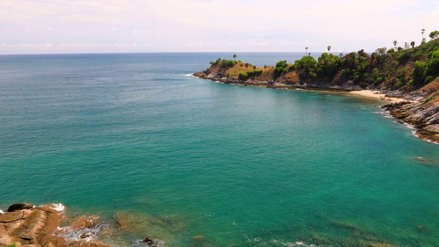 美丽的海景在蓬贴海角的观点在普吉岛，泰国。视频素材