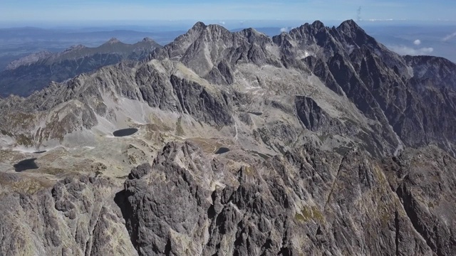 鸟瞰图Velka Studena dolina和湖在高塔特拉斯山，斯洛伐克视频素材