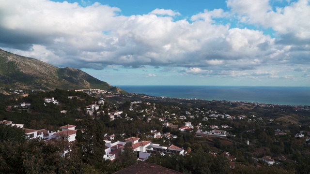 白色的安达卢西亚村庄Mijas pueblo。西班牙马拉加省视频素材