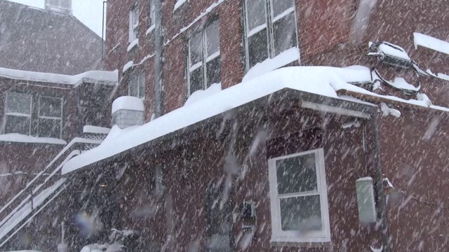 大雪，车辆被埋视频素材