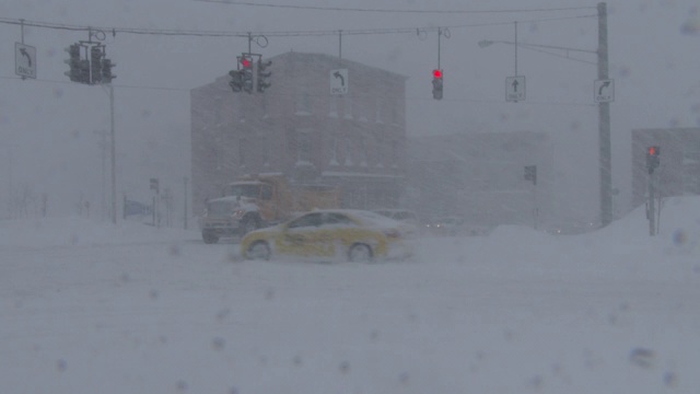 乳白天空暴风雪视频下载