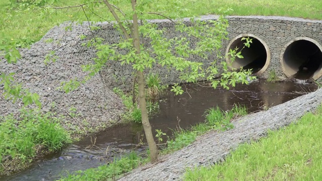 城市的排水管道视频素材