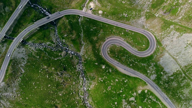 鸟瞰图，transagaras山路，罗马尼亚，特兰西瓦尼亚视频素材