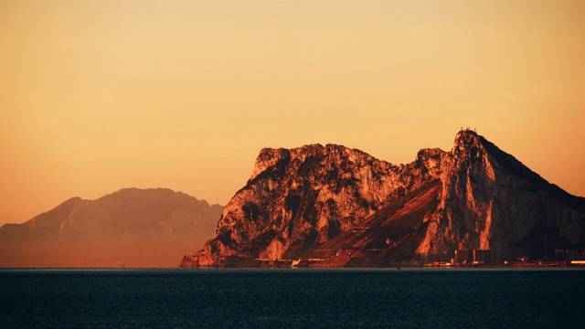 海景，直布罗陀岩石在早晨视频素材