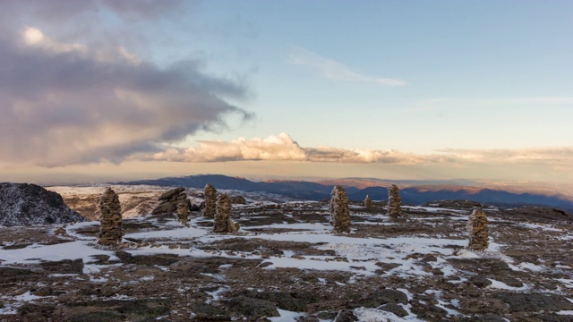 在Cantaro Raso山顶上的日落，Serra da Estrela自然公园，葡萄牙视频下载