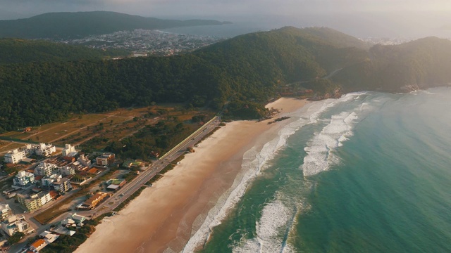 美丽的海滩，海岸，清晨日出视频素材