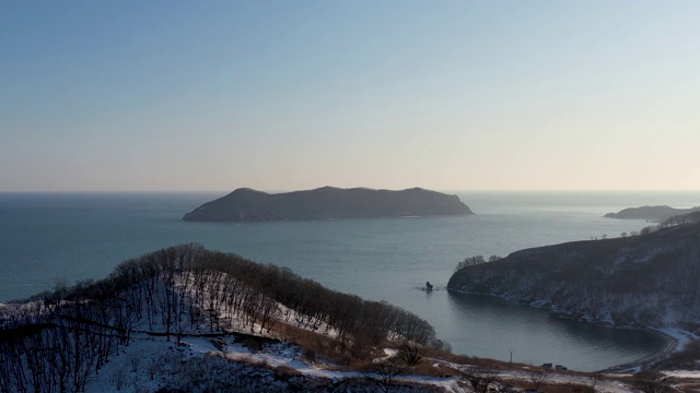 海景鸟瞰图与海湾的纳霍德卡，俄罗斯视频素材