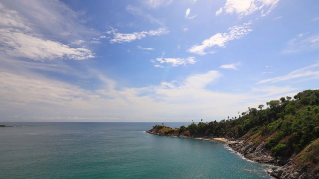 美丽的海景在泰国普吉岛蓬贴海角的观点，时间流逝。视频素材