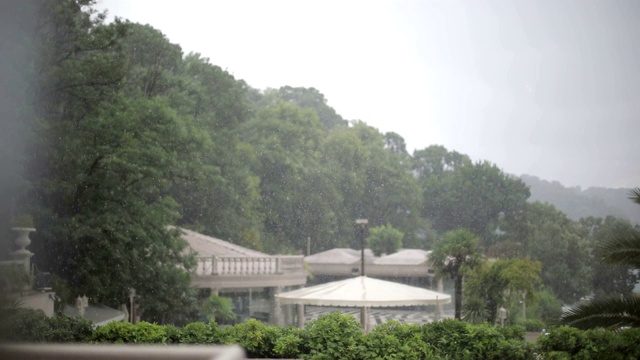 雨和冰雹风暴视频素材