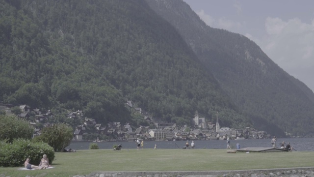 哈尔斯塔特奥地利湖泊和山脉全景跋涉视频素材