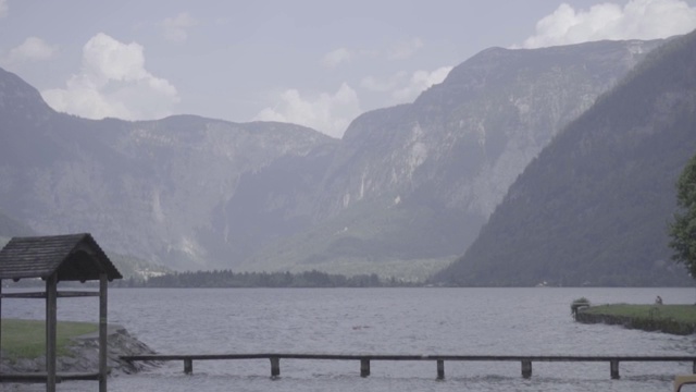 哈尔斯塔特奥地利湖泊和山脉全景跋涉视频素材